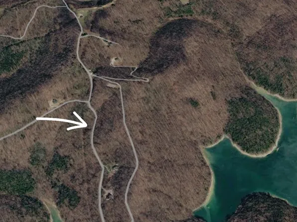 1 Harbor Pointe Dr, Silver Pt, TN 38582