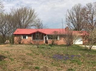 19146 E Black Oak Rd, Fayetteville, AR 72701