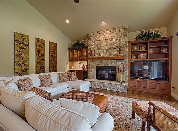 2nd image of 8 Plateau Dr #8