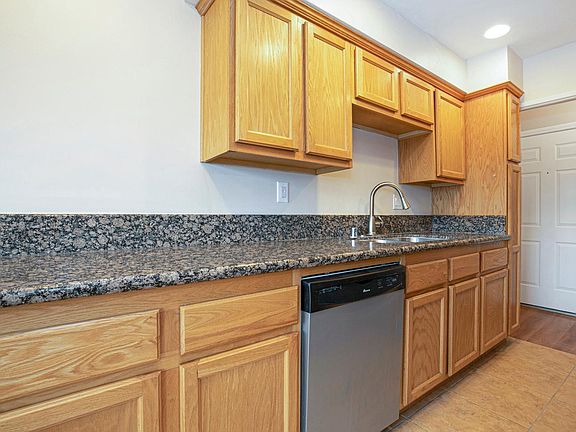 5th image of 6227 Morse Ave APT 207