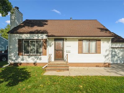 1600 Henderson Dr, Marion, IA, 52302