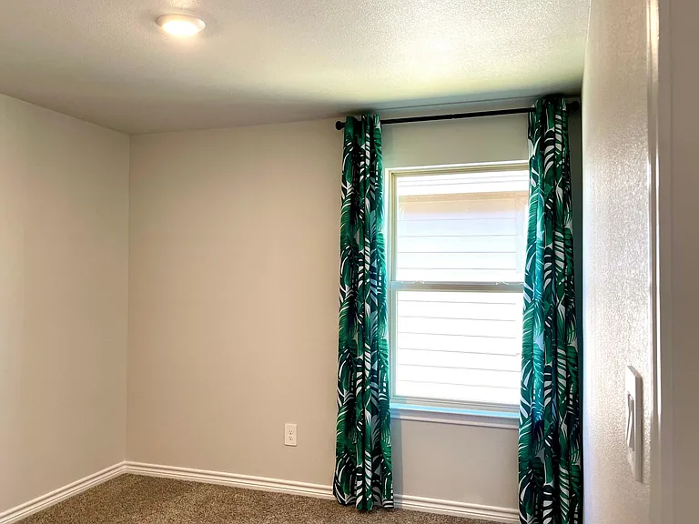 4th bedroom (side)