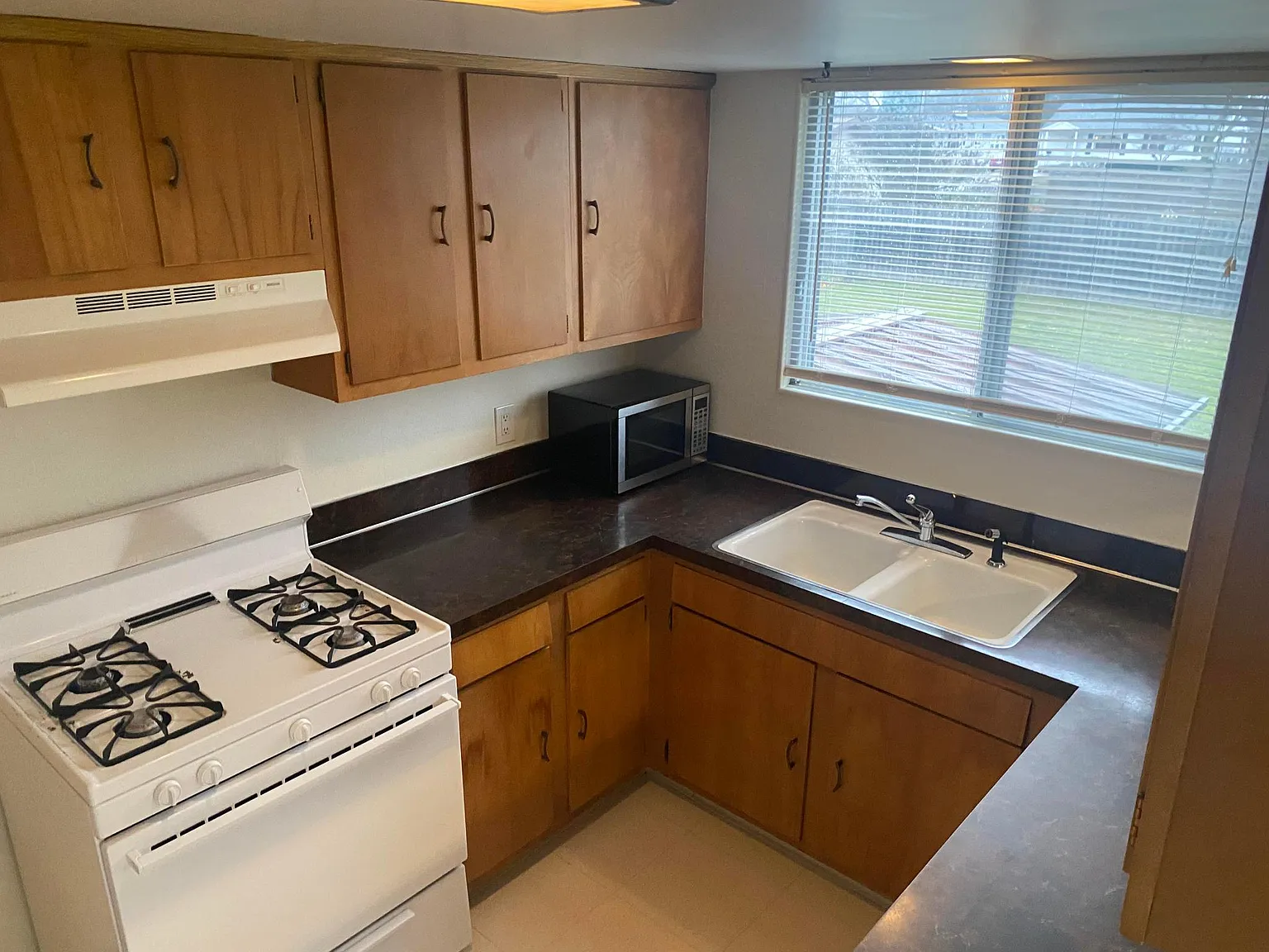 2 bed, 1.5 bath, 1000 sqft, $950 — Photo 4
