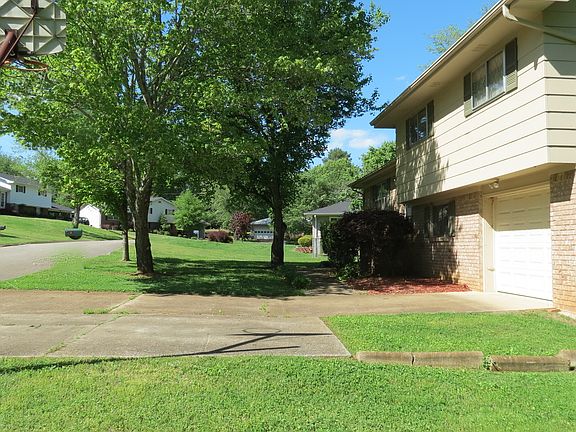 2nd image of 5906 Hillcrest Dr