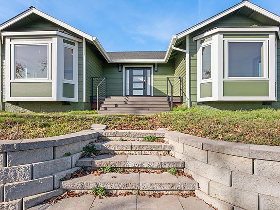 2nd image of 383 Ridgecrest Dr