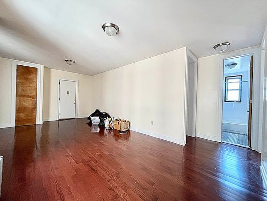 5th image of 290 Empire Blvd APT 3L