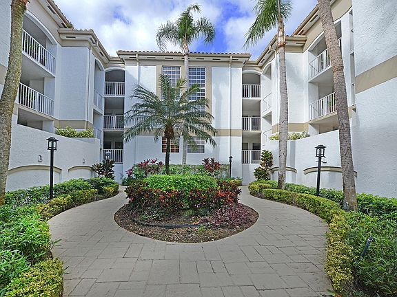 Home For Sale In Boca Grove