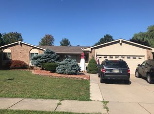 15017 Woodside Dr, Livonia, MI 48154