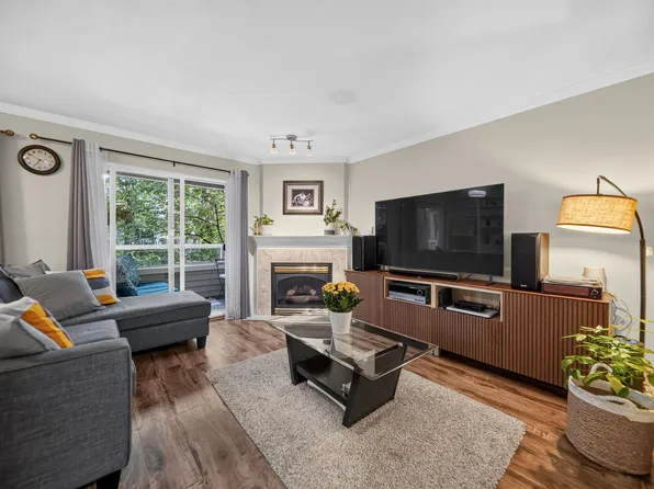 828 W 16th St #7, North Vancouver, BC V7P 1R3