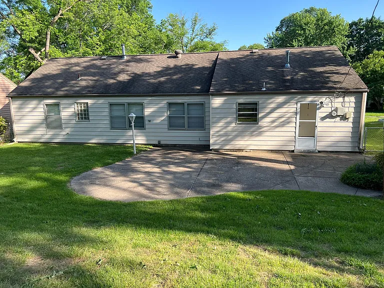 7630 High Dr — Photo 2