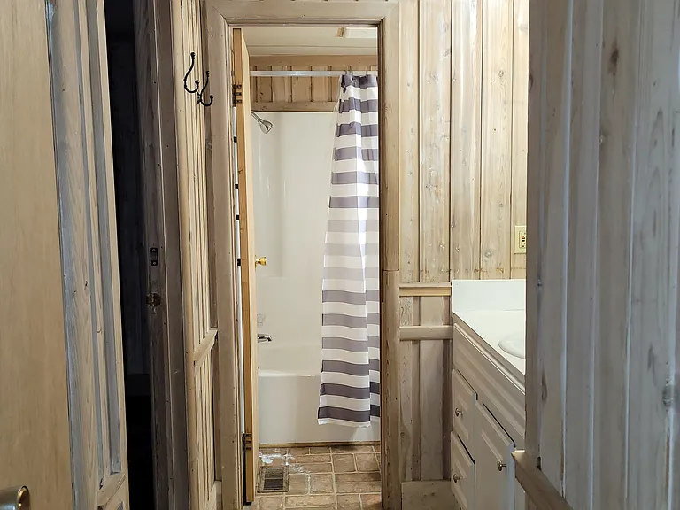 91 Chalet Cir — Photo 10