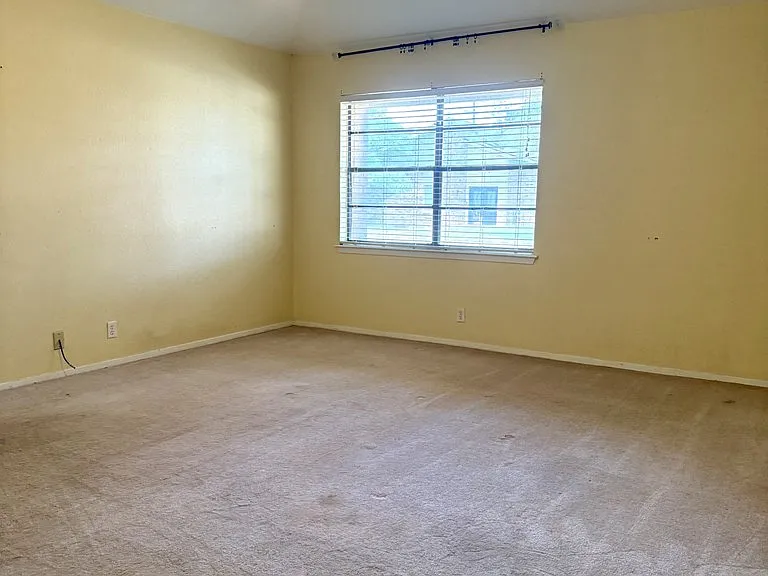 4211 Russell Dr — Photo 11
