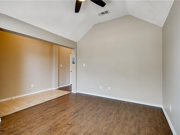 5th image of 403 Camp Creek Dr