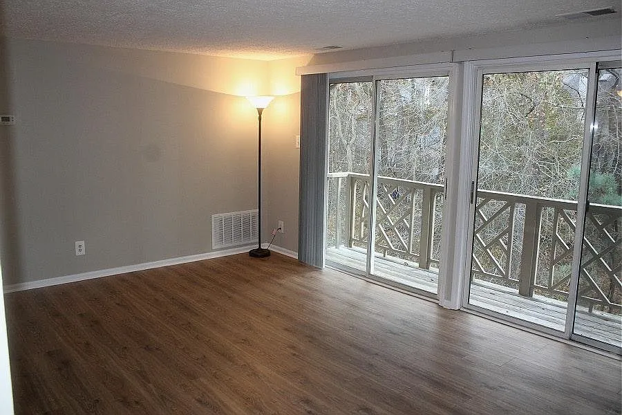 2 bed, 1011 sqft, $1,975 — Photo 4