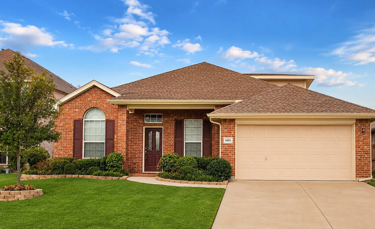 3 bed, 2915 sqft, $2,695 — Photo 2