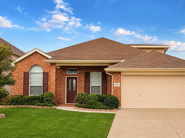 6601 Bluebird Dr — Photo 2