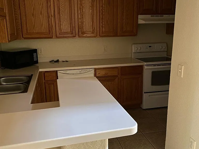 231 NE 28th Ave #105 — Photo 7
