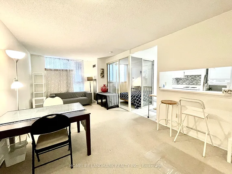 1055 Bay St #613 — Photo 3