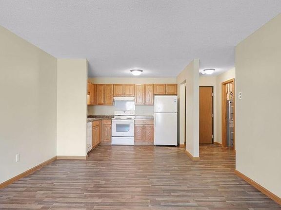 3rd image of 3600 Penn Ave N APT 207