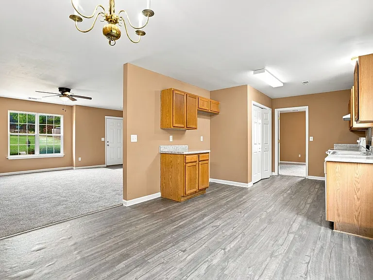 926 Oakshire Cir — Photo 11