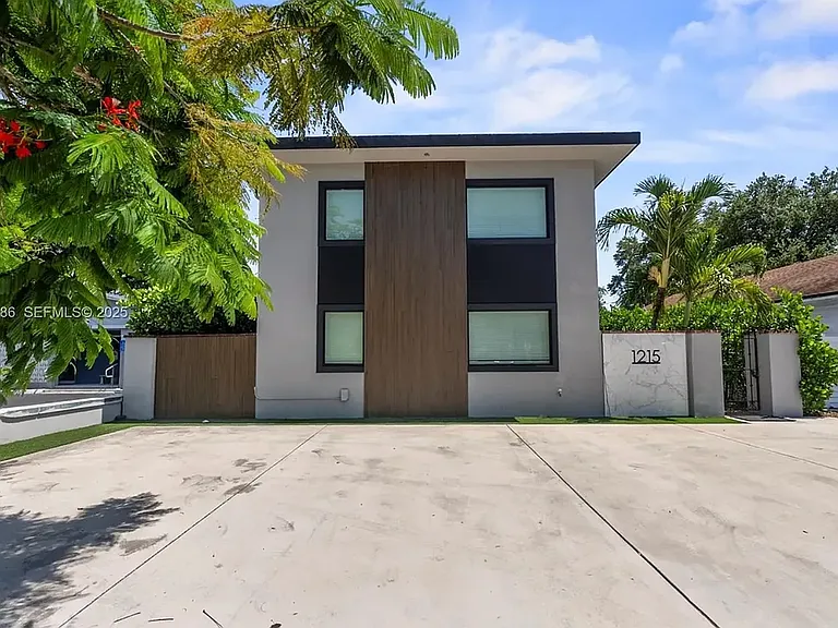 1215 E Broward Blvd #4 — Photo 15