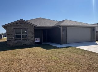 1110 Center Court Cir, Grove, OK 74344