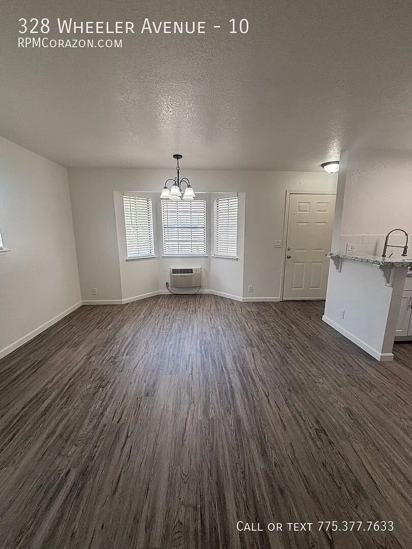 Upstairs 1 Bedroom, 1 Bathroom close to Midtown.... — Photo 3