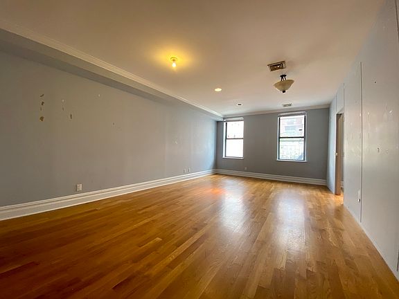 2nd image of 733 9th Ave APT 3