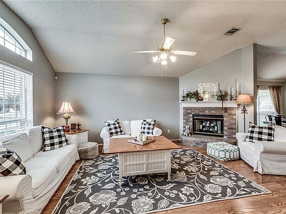 4th image of 1313 High Crest Dr