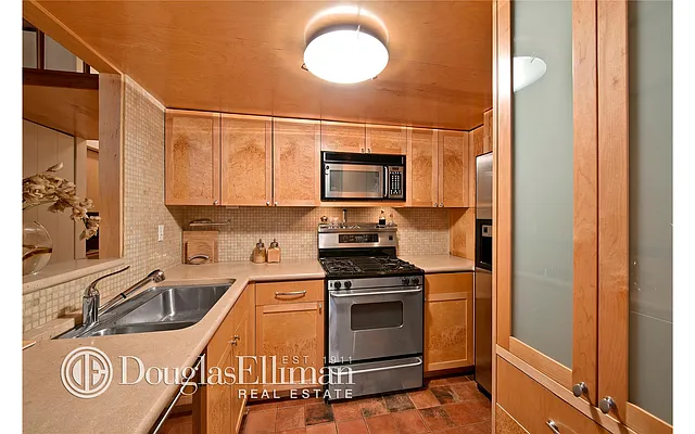 Rented by Douglas Elliman | media 29