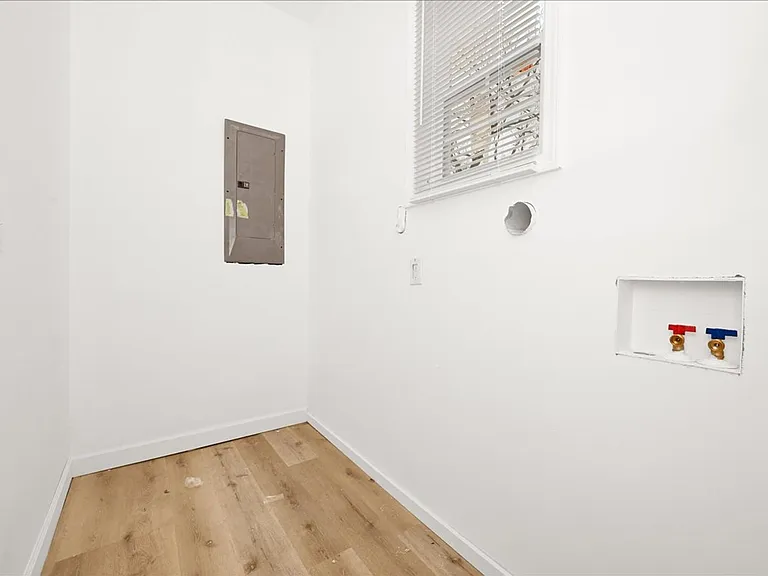 216 13th Ave SW — Photo 14
