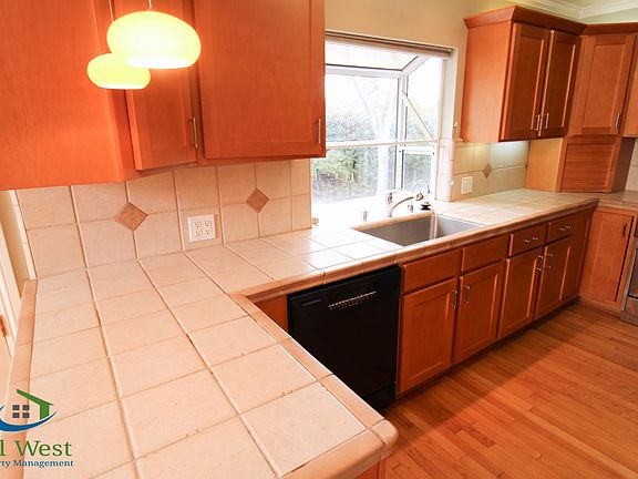 5th image of 659 Armanini Ave