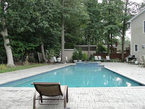 4th image of 19 Baymens Ct