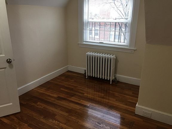 3rd image of 222 Waterman St Unit 3