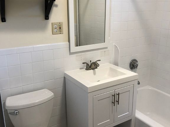 5th image of 4-45 Englewood Ave