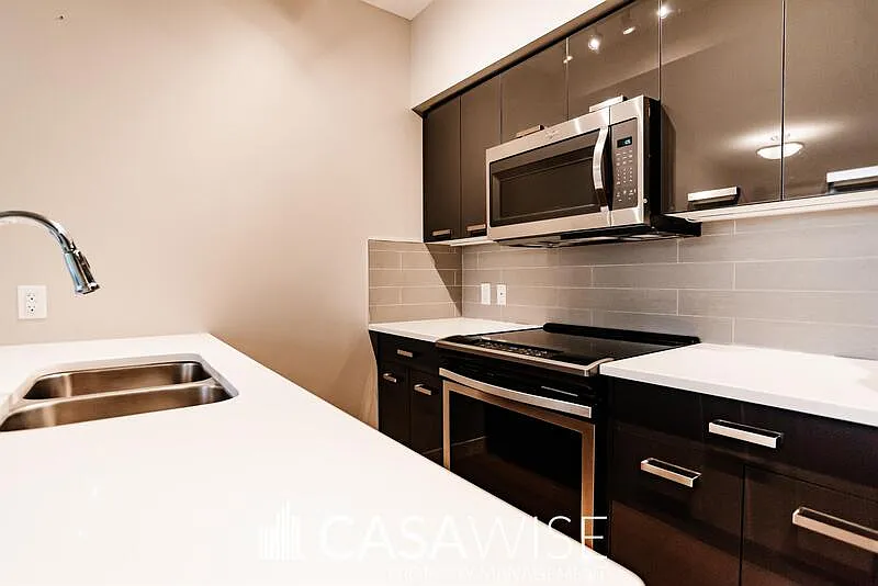 1 bed, 1.0 bath, 683 sqft, $1,650 — Photo 3