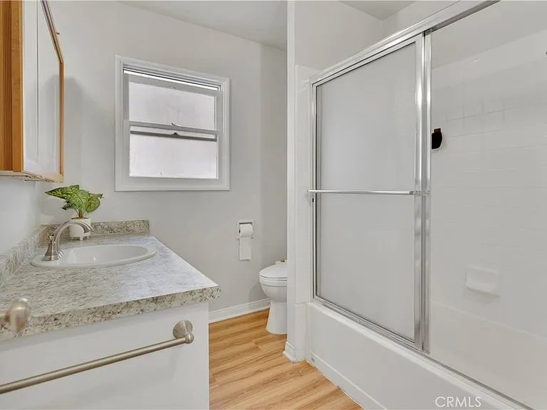 1250 E 1st St #7 — Photo 17