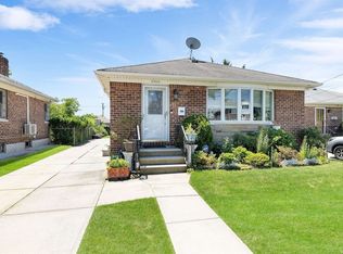 15422 Willets Point Blvd, Whitestone, NY 11357