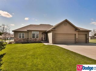1701 Hawk Ridge Cir, Bellevue, NE 68147