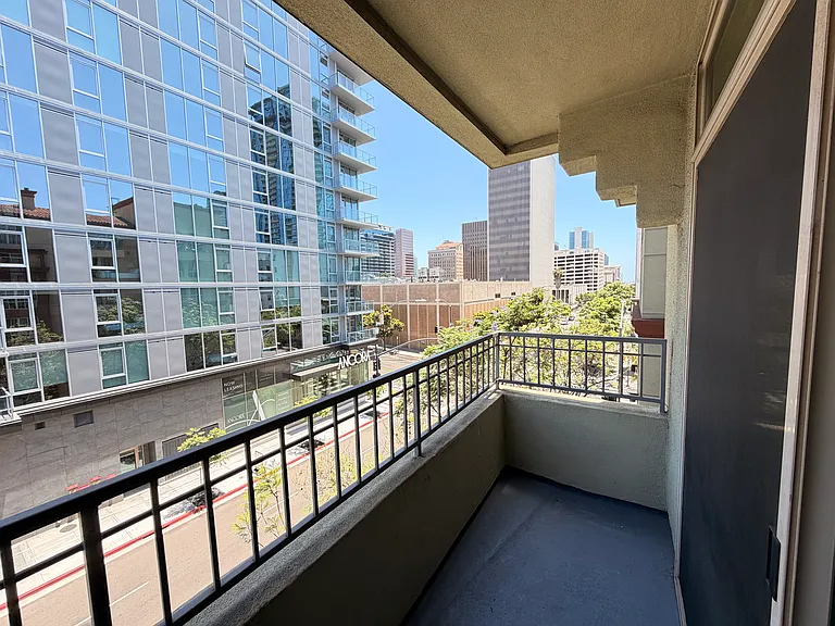 1501 Front St #421 — Photo 8