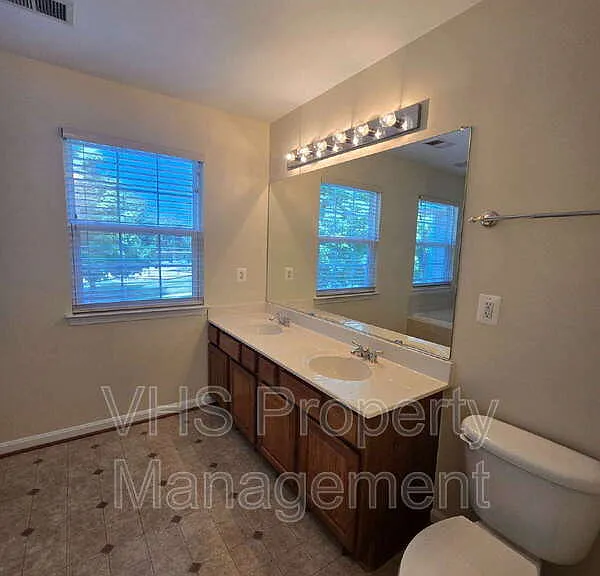 1929 Belle Ave — Photo 12