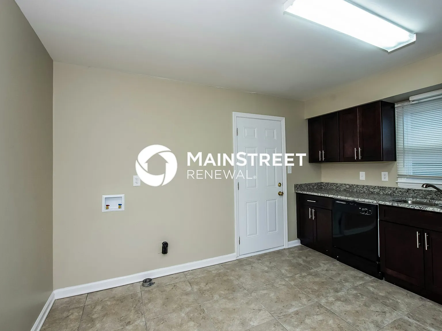 711 Dunbrook Ln — Photo 4