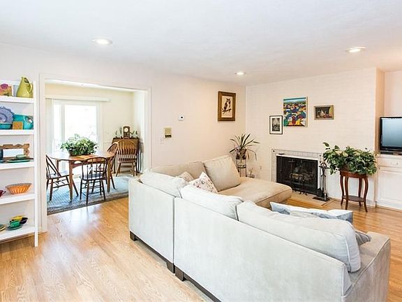 4th image of 47 Wyndham Ave #47
