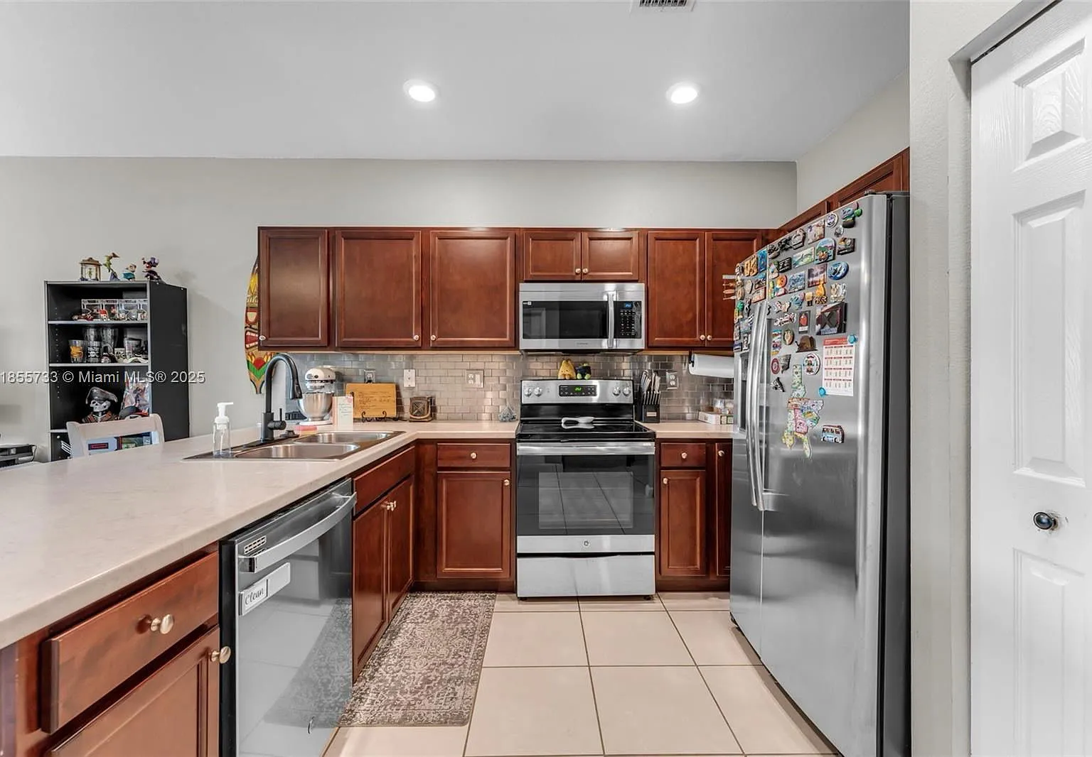 3 bed, 2.5 bath, 1650 sqft, $2,600 — Photo 4