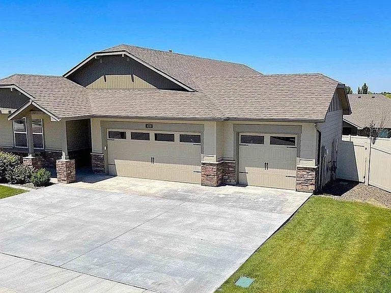 1610 W Cactus St — Photo 2