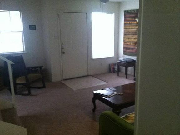 3rd image of 400 Macarthur St