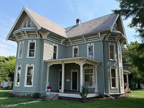 4th image of 32 Townsend St