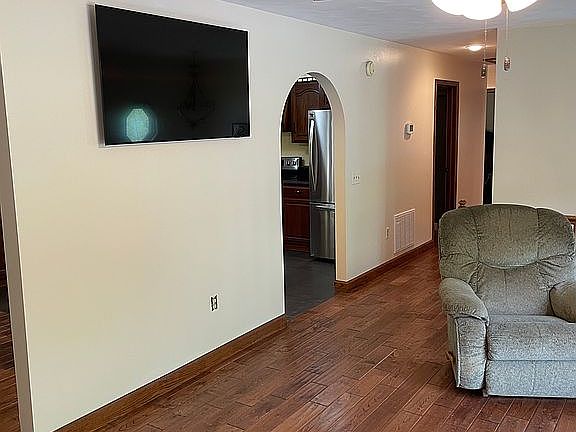 2nd image of 87 Waterford Ln