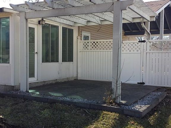 3rd image of 909 Oriental Dr