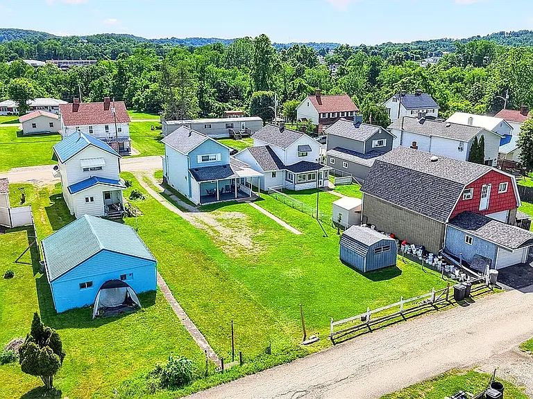 124 Nagy St — Photo 2